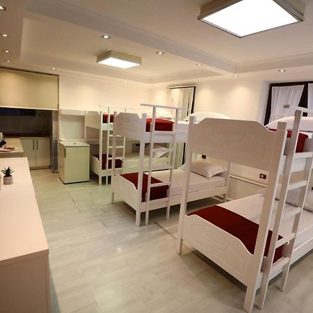 Little Corner Hostel ติรานา ภายนอก รูปภาพ