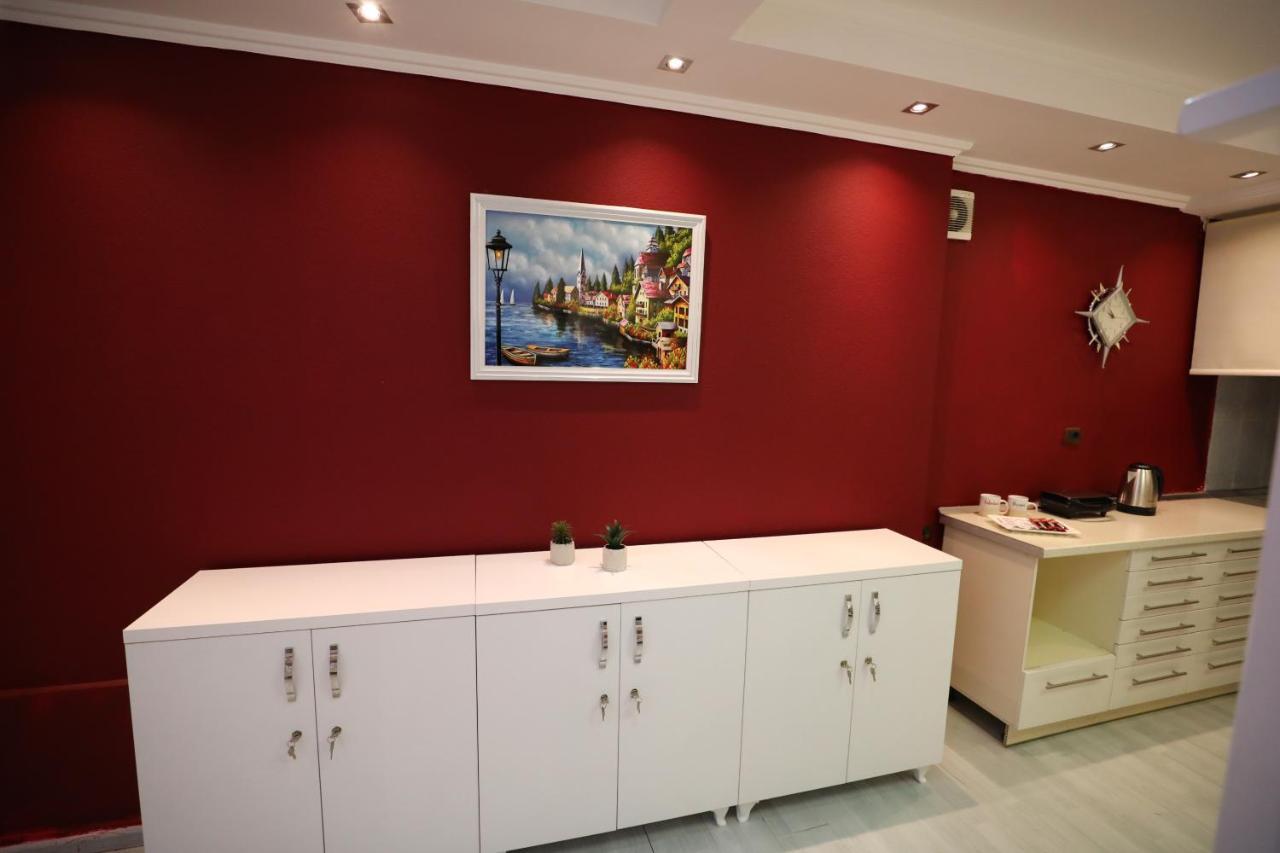 Little Corner Hostel ติรานา ภายนอก รูปภาพ