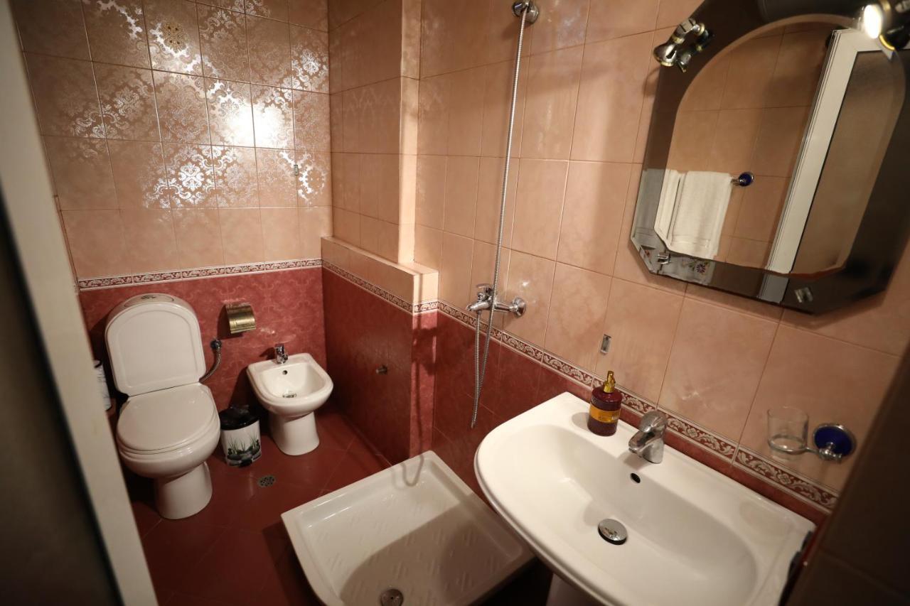 Little Corner Hostel ติรานา ภายนอก รูปภาพ