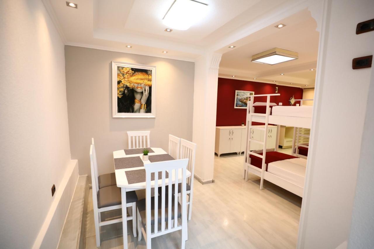 Little Corner Hostel ติรานา ภายนอก รูปภาพ